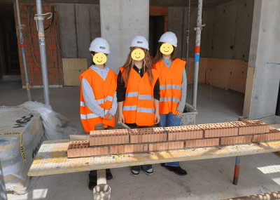 Baustellenbesuch-der-Schule-Rothrist_2026_2-v2.png